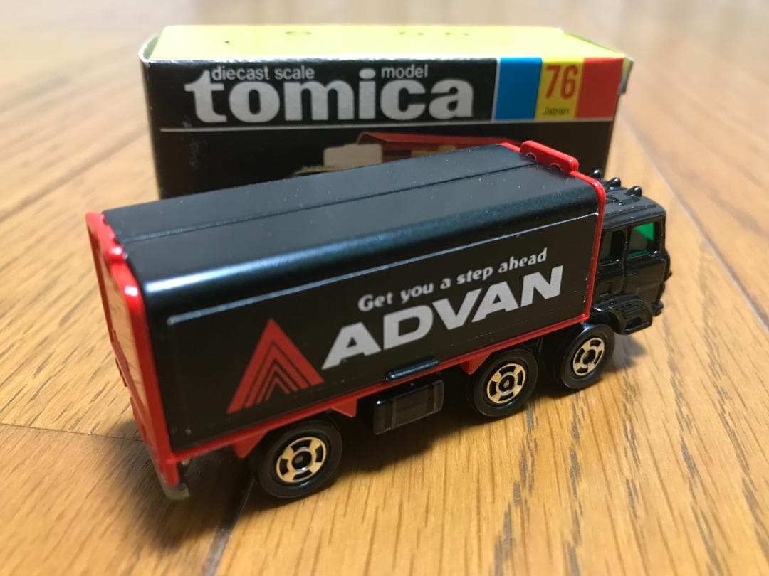 トミカ黒箱76　ふそうウイングルーフトラックADVANレース　関係者配布品