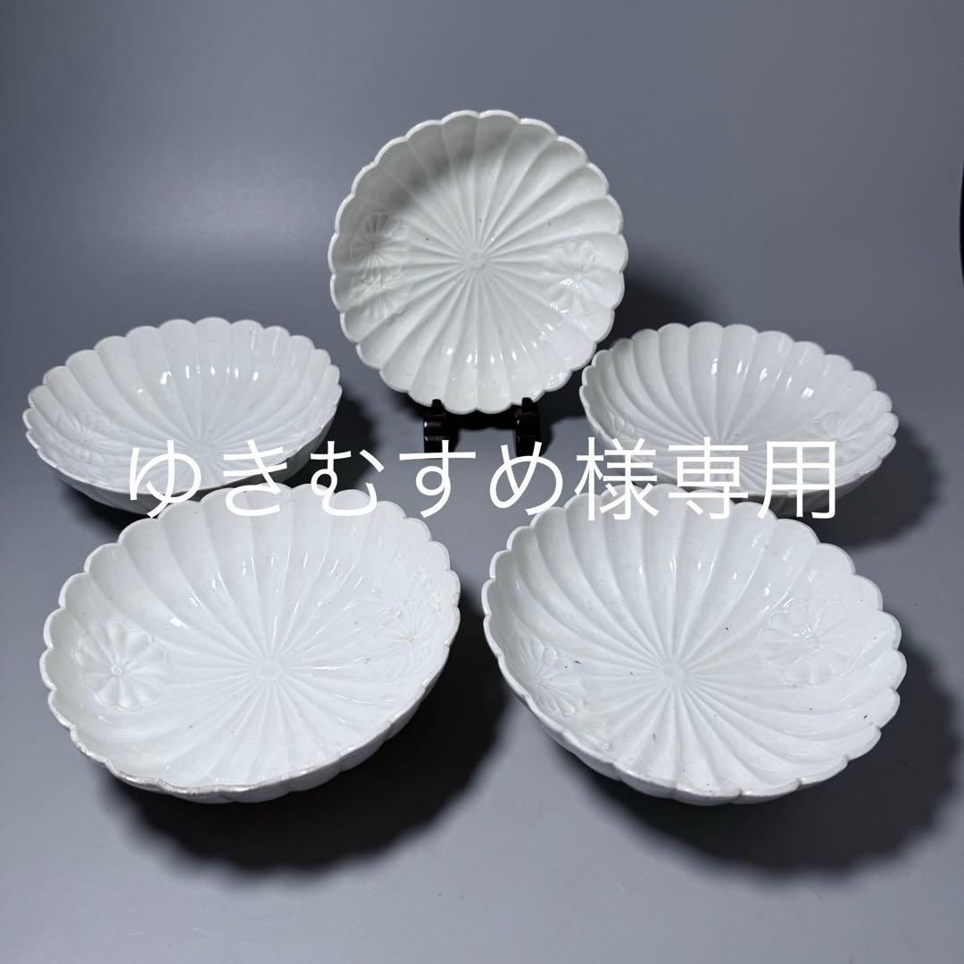 江戸中期　白磁菊花形膾皿　陽刻菊花文様　粉挽　古陶を楽しむ　17cm　大きめ