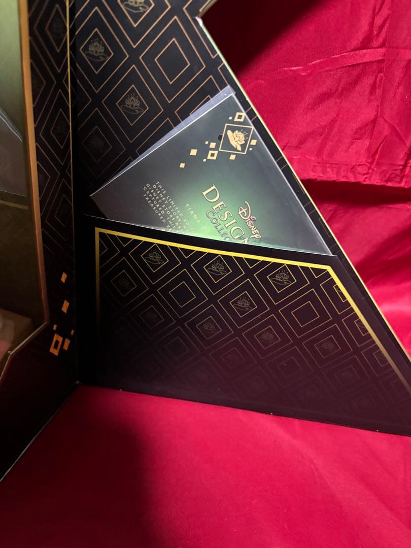 ディズニーストア　デザイナー　人形　ドール　ティアナ　プリンセスと魔法のキス