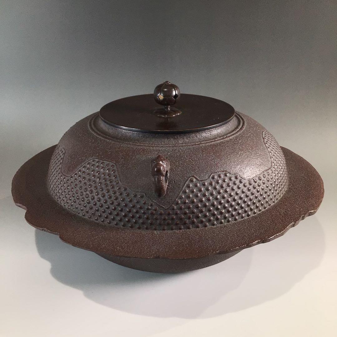 Ｐ７４２　茶釜　『釜師　佐藤清光造』『遠山霰』『透木釜』　共箱　茶道具