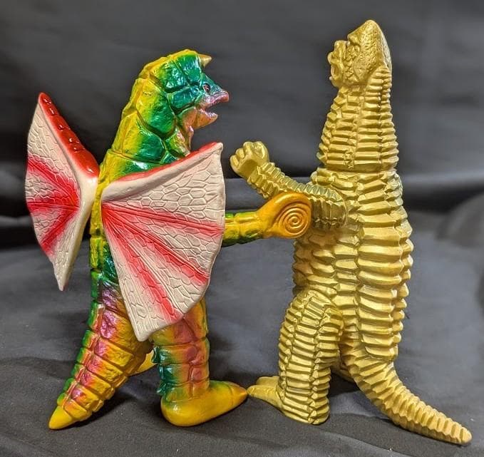 レッドキング＆ドラコ羽付（ブルマァク復刻）ソフビフィギュア２体セット