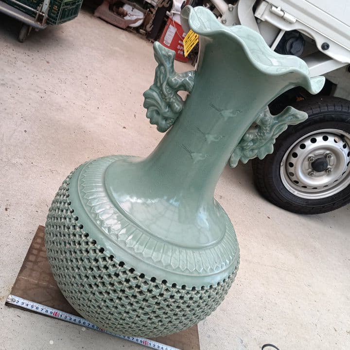 高麗青磁大きな花瓶　透かし彫りの緑色陶器花瓶