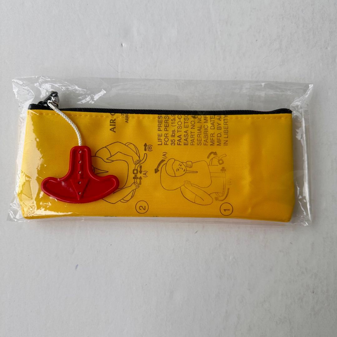 【新品未使用☆JAL】ライフベスト　ペンケース　空を飛んだそのあと