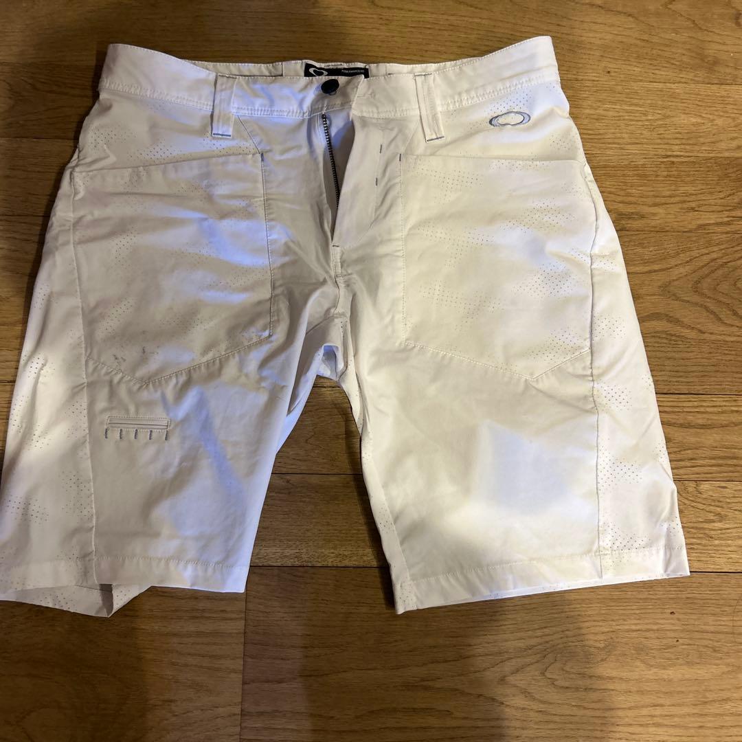 オークリー。半袖2、半ズボン2、冬用ズボン1、長袖チャック付き2