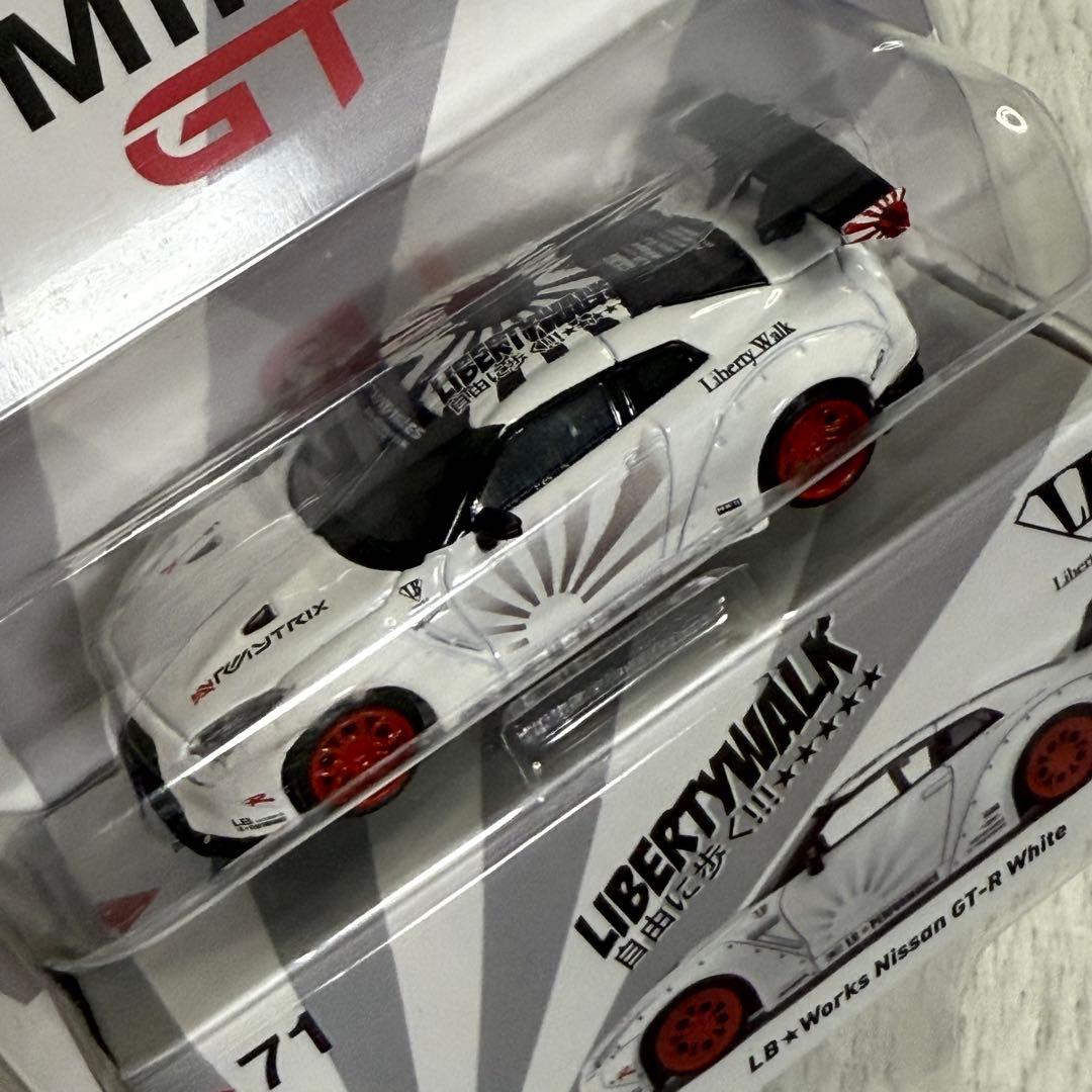 MINI GT 1/64 LBワークス 日産GT-R ホワイト LBWK