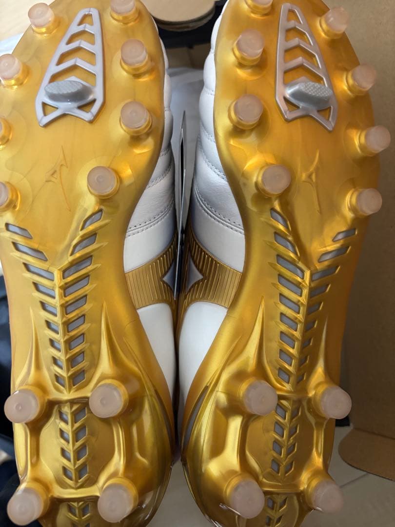 Mizuno Morelia Neo4 サッカーシューズ ホワイト/ゴールド