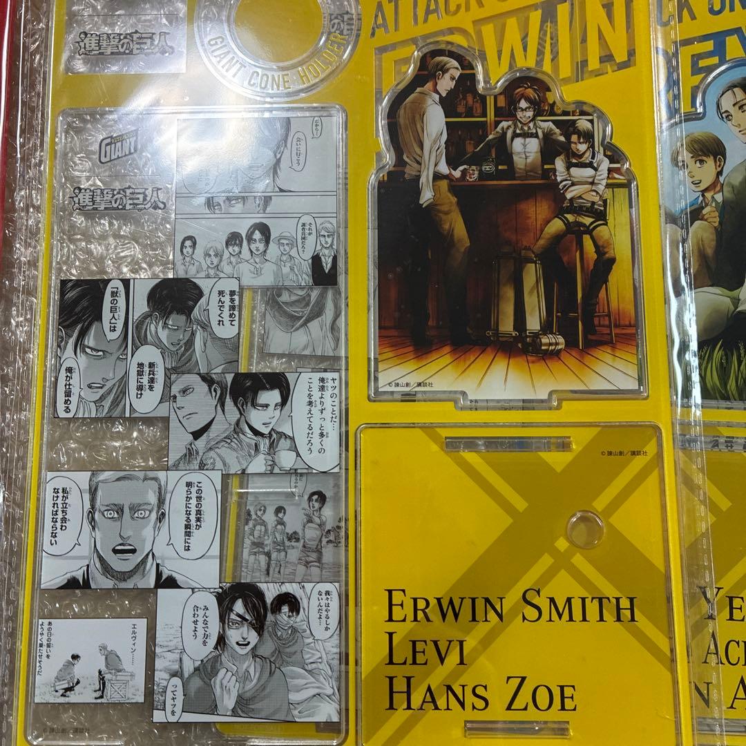 ジャイアントコーン　進撃の巨人 サーヴェイコープス アクリルスタンド①