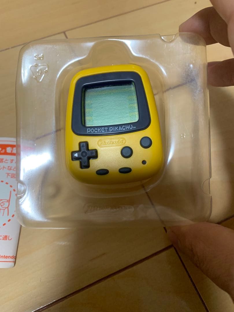Nintendo POCKET PIKACHU イエロー　値段交渉可能！