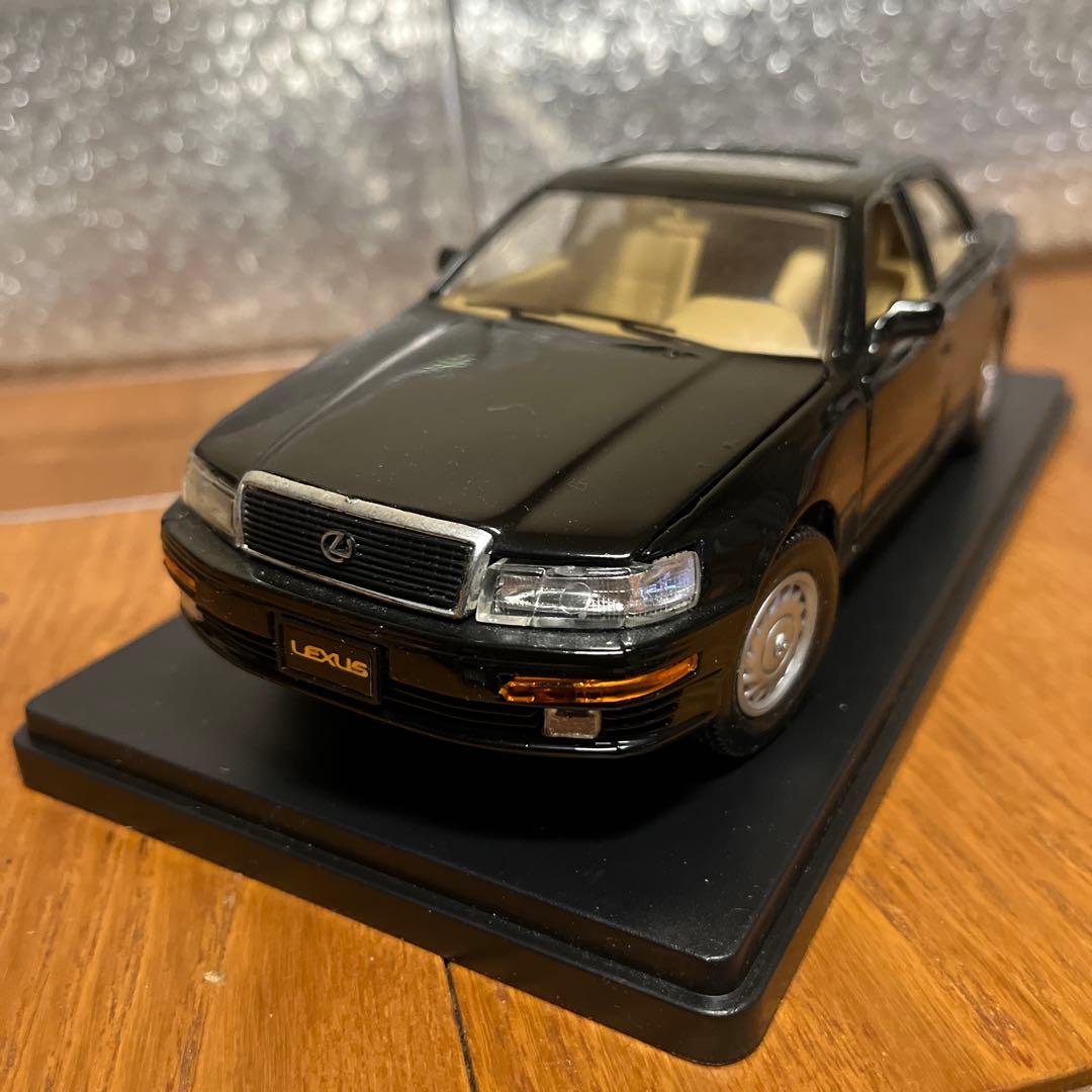 toyota Lexus LS 400 ミニカー 1/18&当時物エンブレム付き
