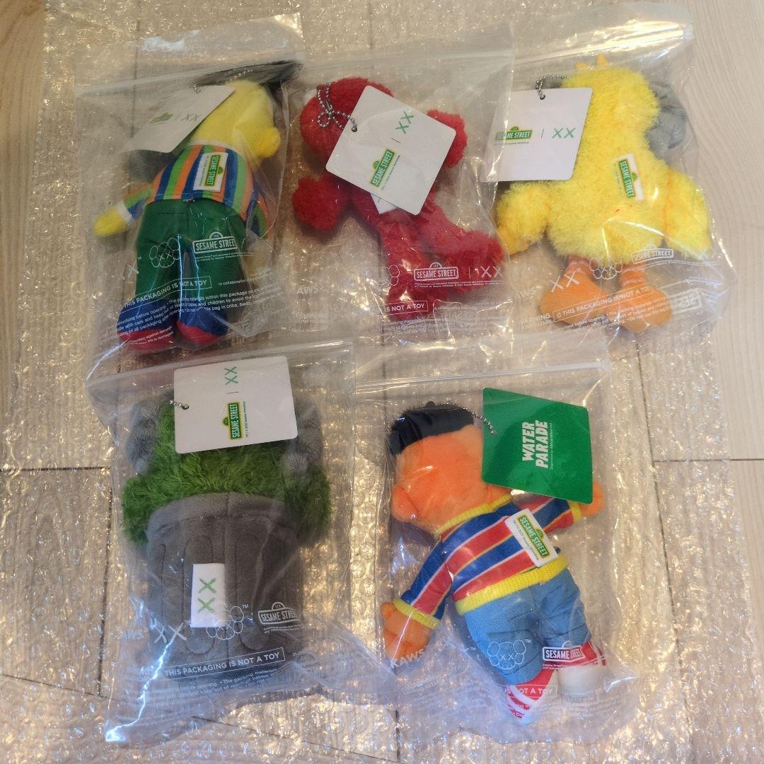 KAWS 　セサミストリート　ウォーターパレード　5体セット