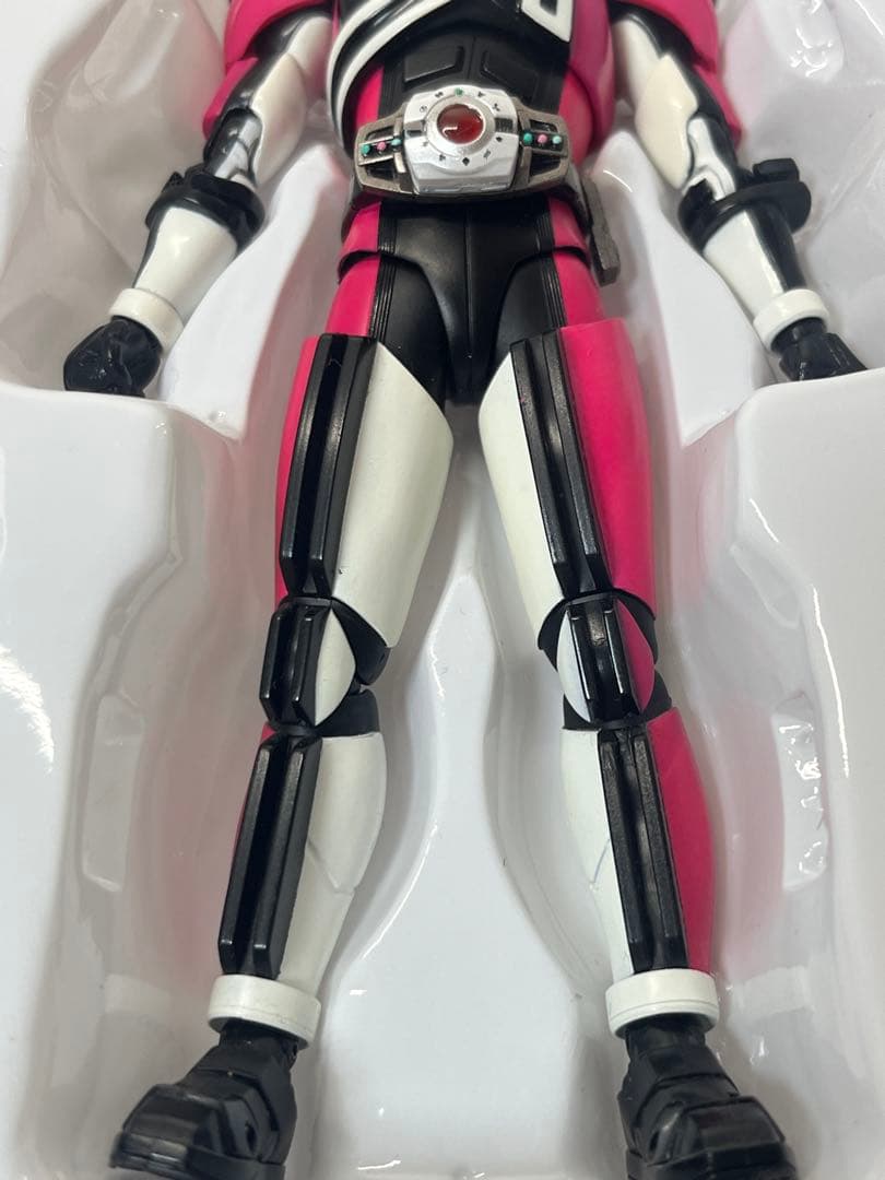 S.H.Figuarts（真骨彫） 仮面ライダーディケイド