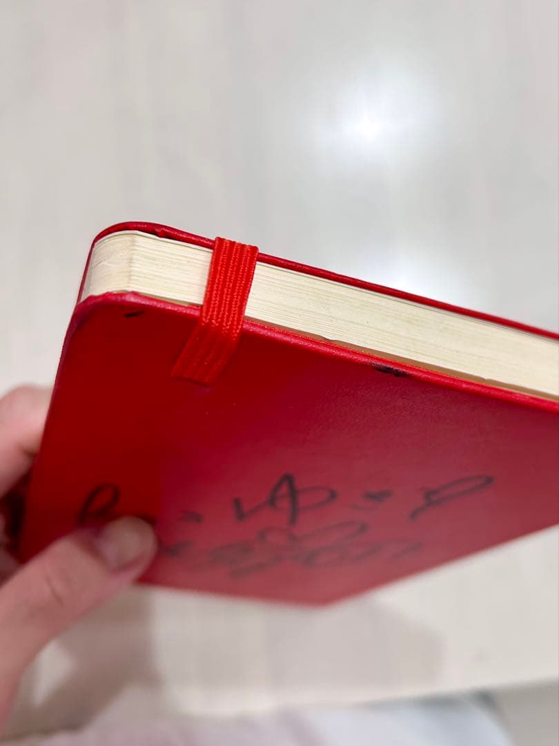 浜崎あゆみ 直筆サイン　Moleskine 赤いノート