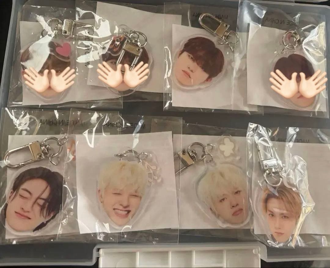 treasure 顔アクキー