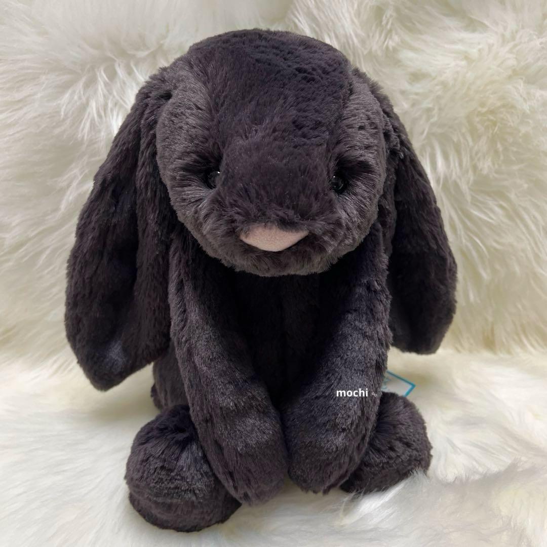 4✳B  Bashful Inky BeigeBunny