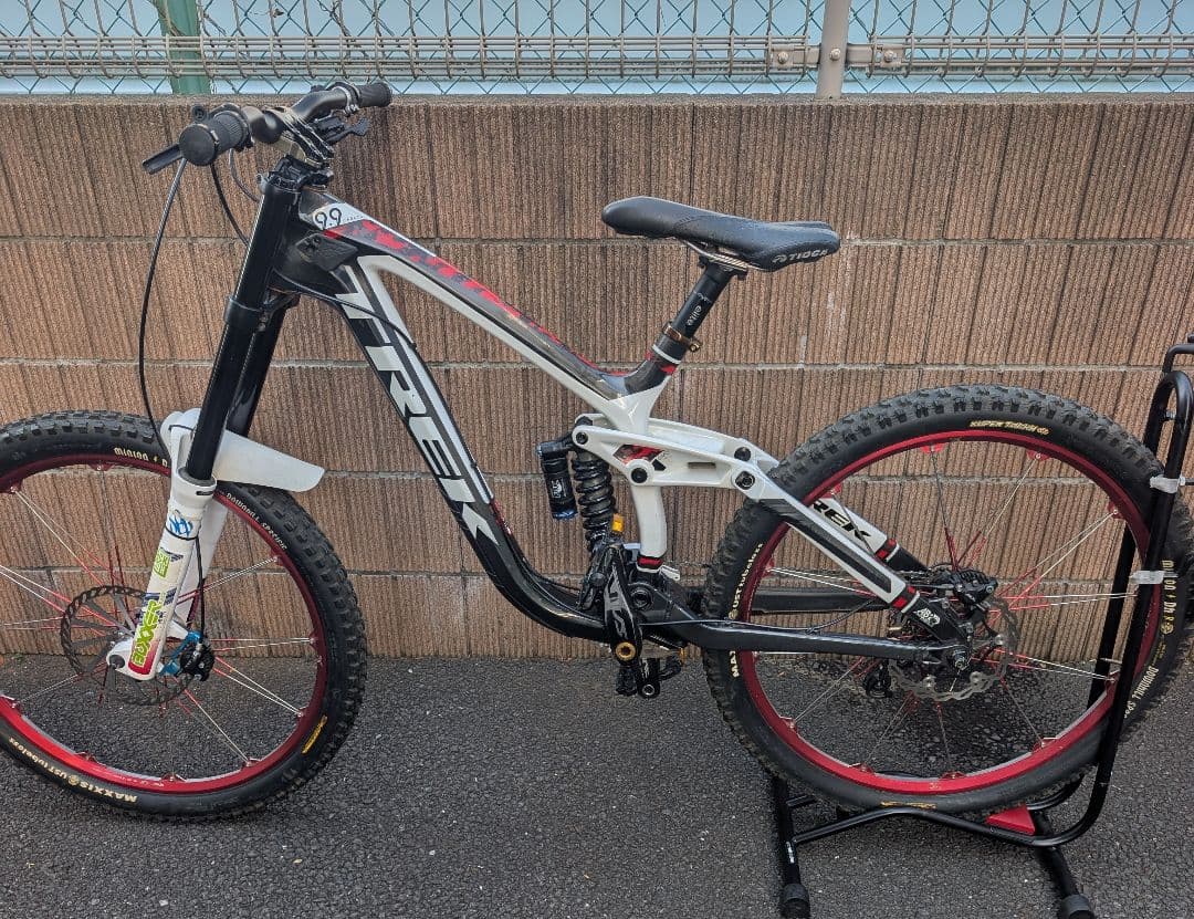 TREK Session 9.9 Carbon 26インチダウンヒルバイク