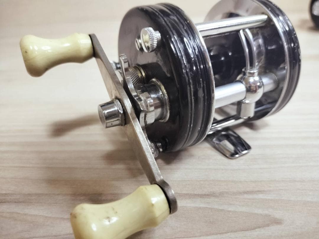 アブガルシア　アンバサダー5000C 　ビンテージ　リール abu 　黒#