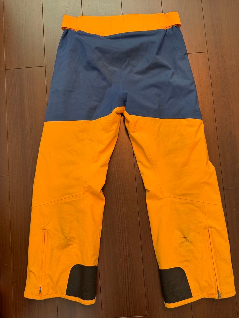 オンヨネ　スキーウェア　上下Mサイズ　デモ