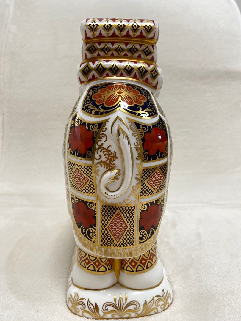 ロイヤルクラウンダービー 陶器製 豪華な象の置物