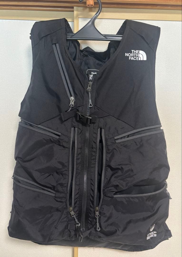 貴重なMサイズ•ノースフェイス・パウダーガイドベスト・重さ1.1kg