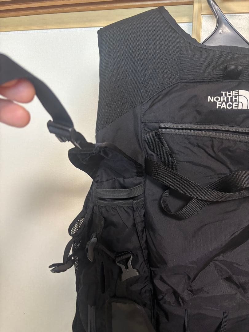 貴重なMサイズ•ノースフェイス・パウダーガイドベスト・重さ1.1kg