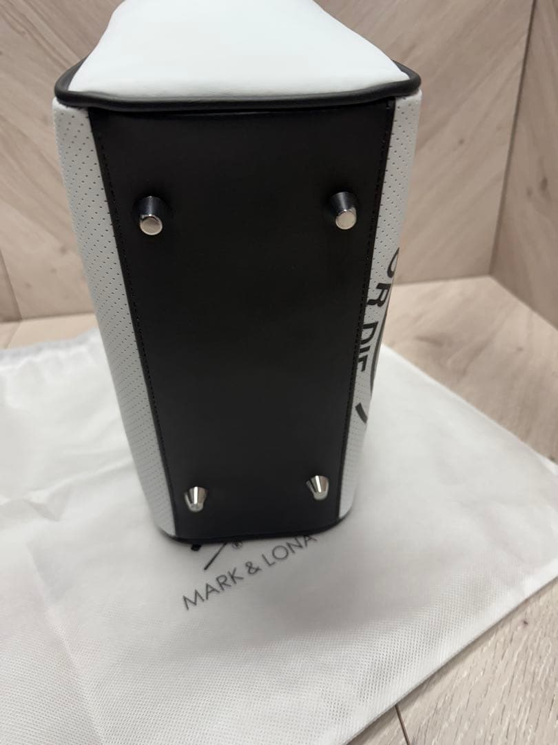 マークアンドロナ