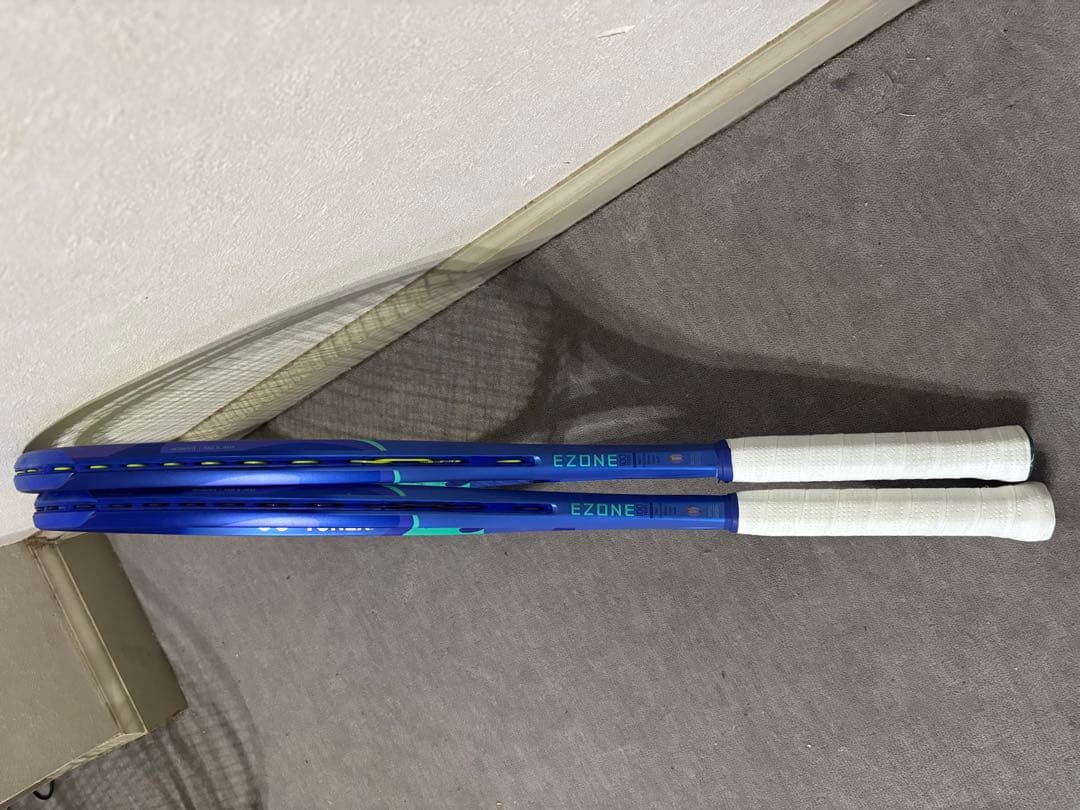 2025 EZONE 100 ツアー　グリップ2 テニスラケット 2本セット