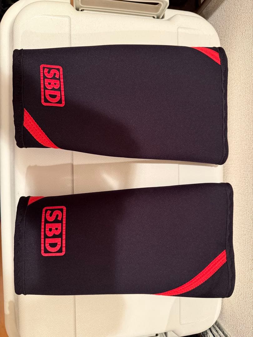 SBD ニースリーブ黒/赤 Mサイズ