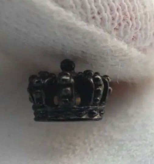 nitraid クラウン型ピアス ピンk18 金　銀　王冠　純金18　ゴールド