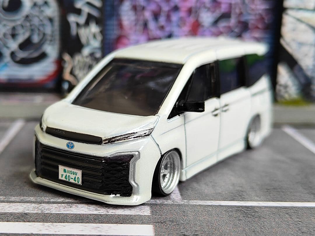 トミカ改造 トヨタ 新型ヴォクシー 初回限定品 ☆深リム ☆ホットウィール