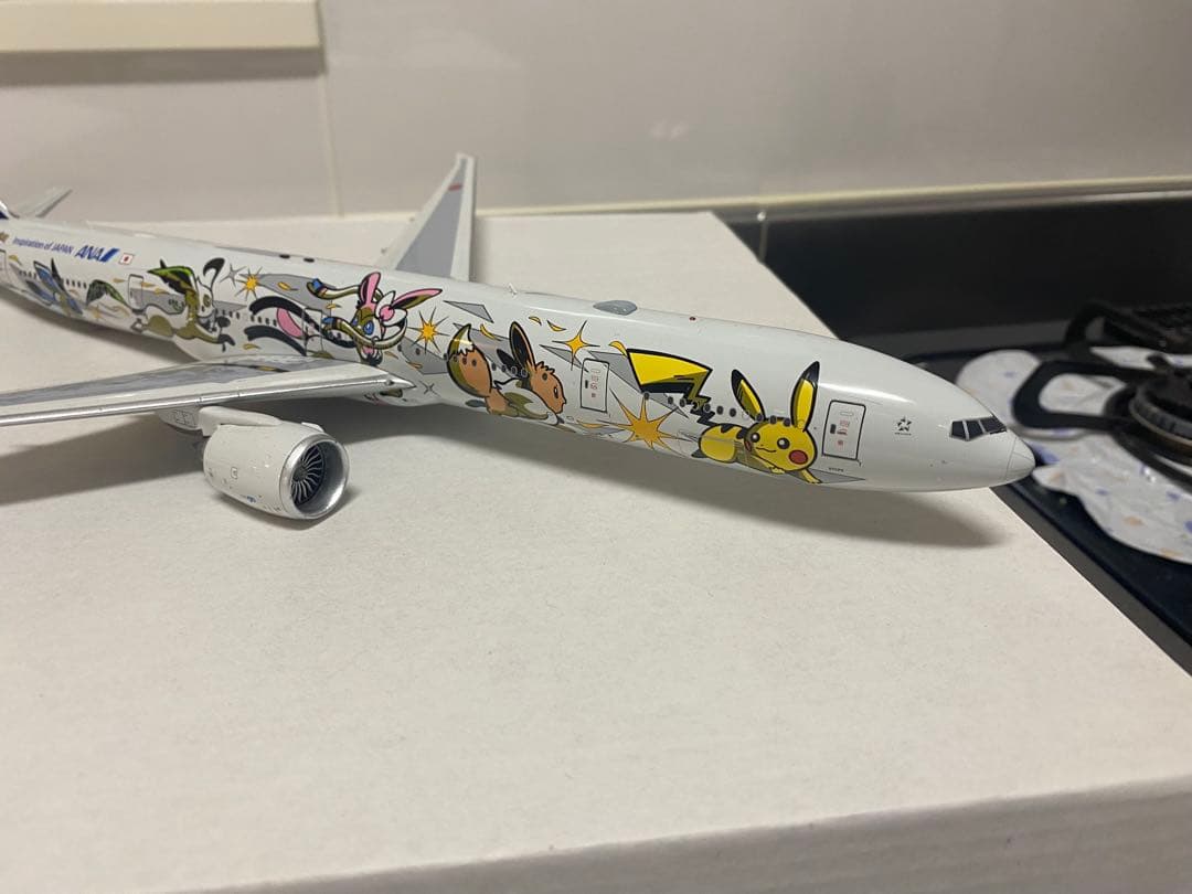 アキ@金額交渉歓迎　ポケモン ボーイング 777-300ER 1:200