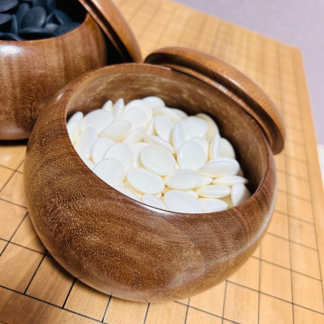 高級 国産 極厚 囲碁 本榧 目が繊細 ヘソ 脚付き 蛤碁石 日向産 碁笥付き