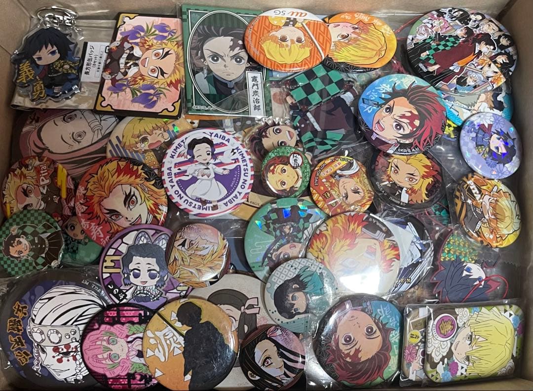 鬼滅の刃　グッズ まとめ売り　700個以上　一箱限定