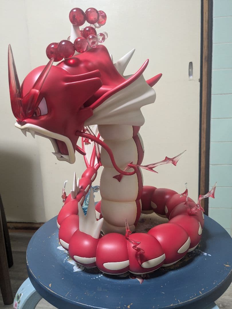 ポケモンフィギュア　キョダイマックス色違いギャラドス