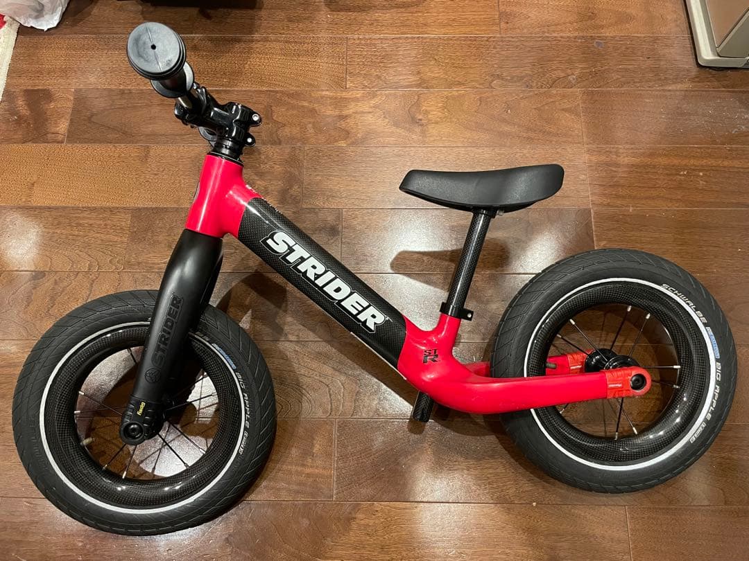 STRIDER ストライダー　数量限定　ST-R　レッド　カーボン