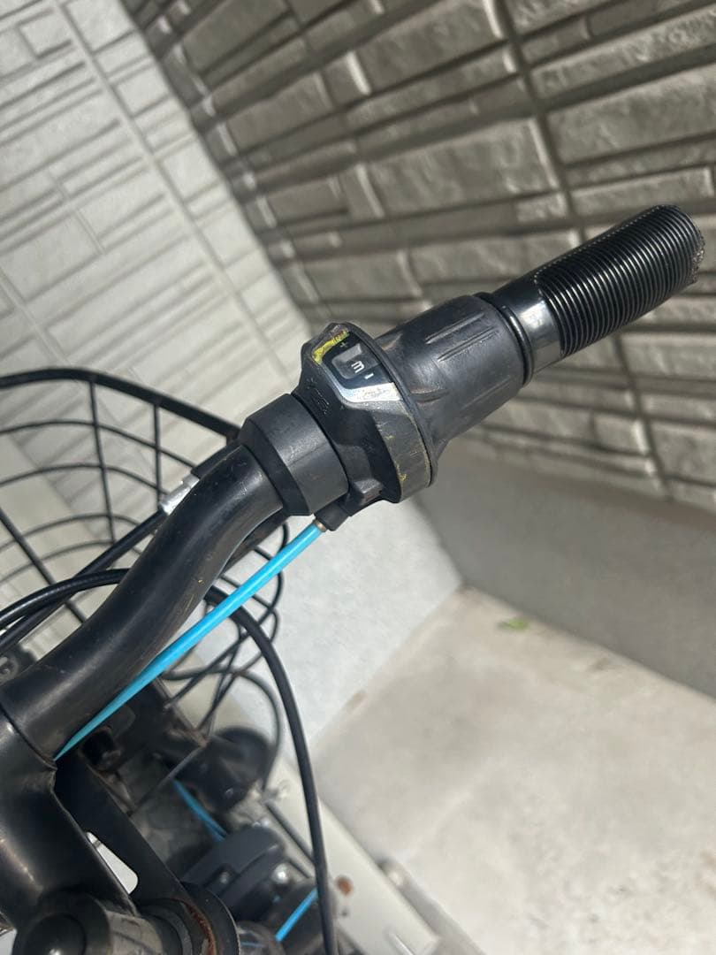 キッズバイク ブラック/ブルー フロントバスケット付き