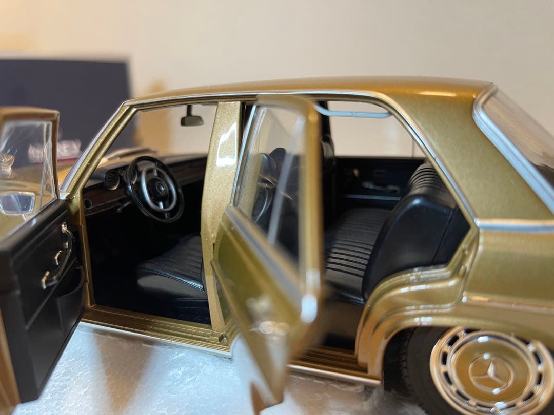 訳あり！ ノレブ社製 1/18 メルセデス-ベンツ 280SE 1969！