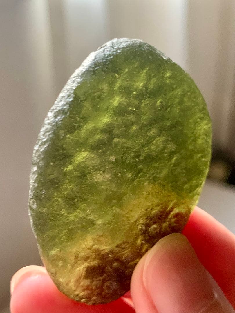 最強パワーストーンモルダバイト　テクタイト　隕石　ヒーリング鉱物標本　リビアン