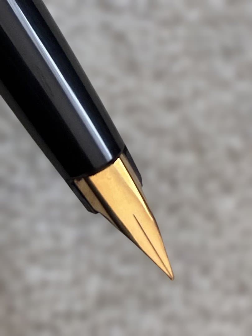 ◾️MONT BLANC モンブラン◾️万年筆◾️黒／金色◾️コンバーター付属◾️