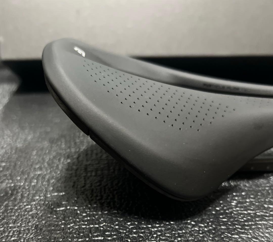 【新品】 CADEX AMP カーボンサドル 129g