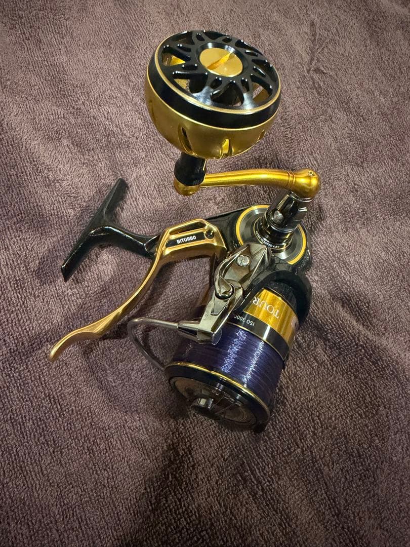 ダイワ22トーナメントISO 3000XH-LBDカスタム美品！