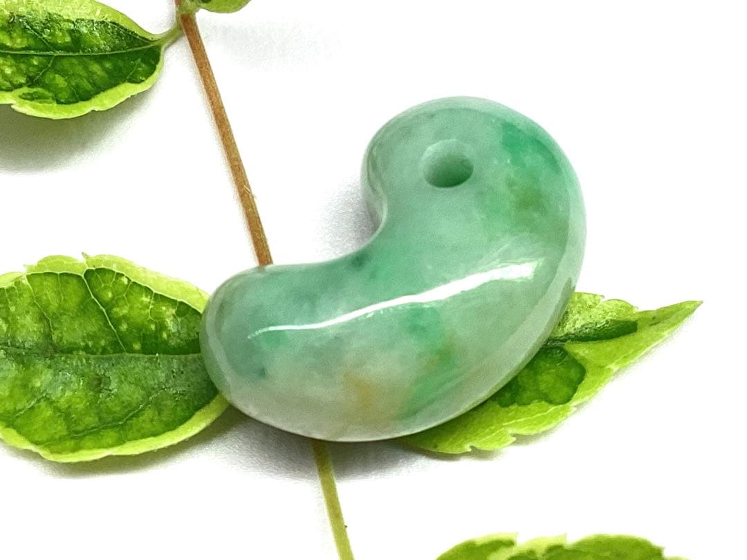 今回の原石大当たり極上*氷*糸魚川翡翠勾玉アイスジェイド幸運御守りソーティング付