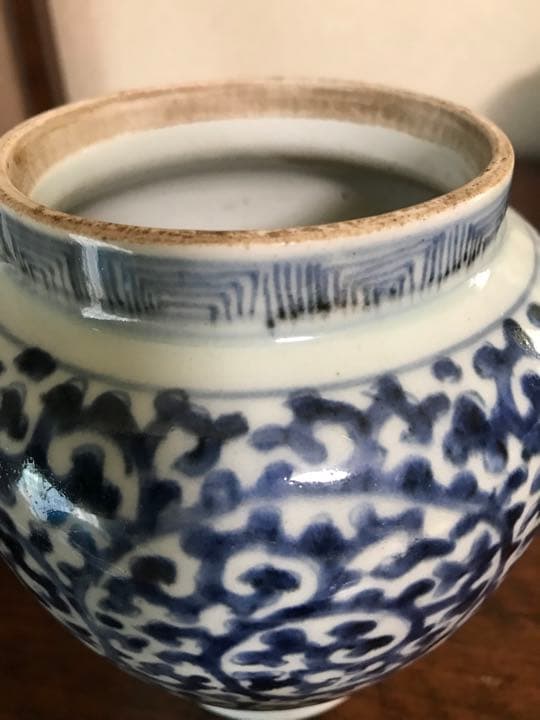 【古伊万里蛸唐草飾り壺】