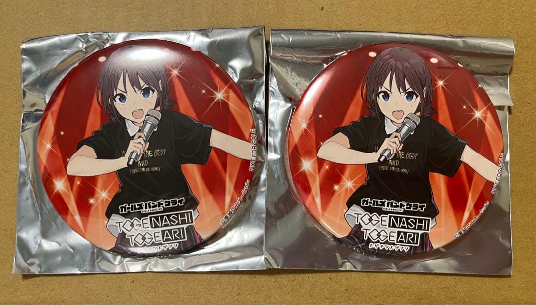ガールズバンドクライ　井芹仁菜 2個 棘ナシ　缶バッジ エラー版 ソフマップ