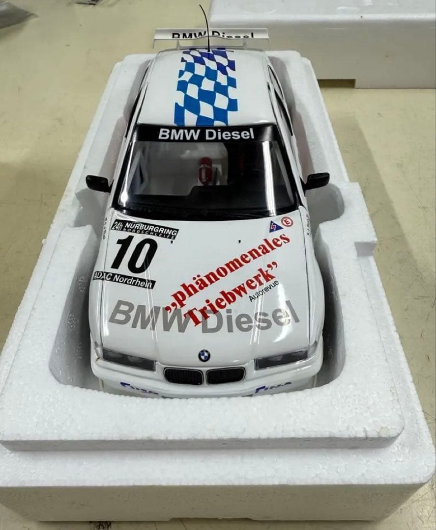 激レア！！ E36 320d 1:18 ミニカー