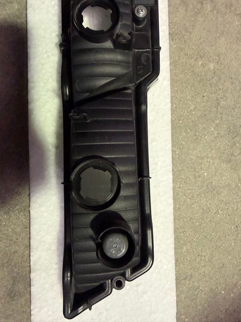 ダイハツ アトレー 右テールランプ・リアバンパーセンターモール セット