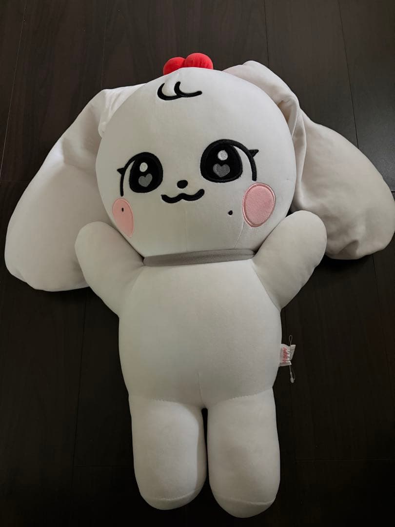 minive チェリー　メガクッション　ぬいぐるみ