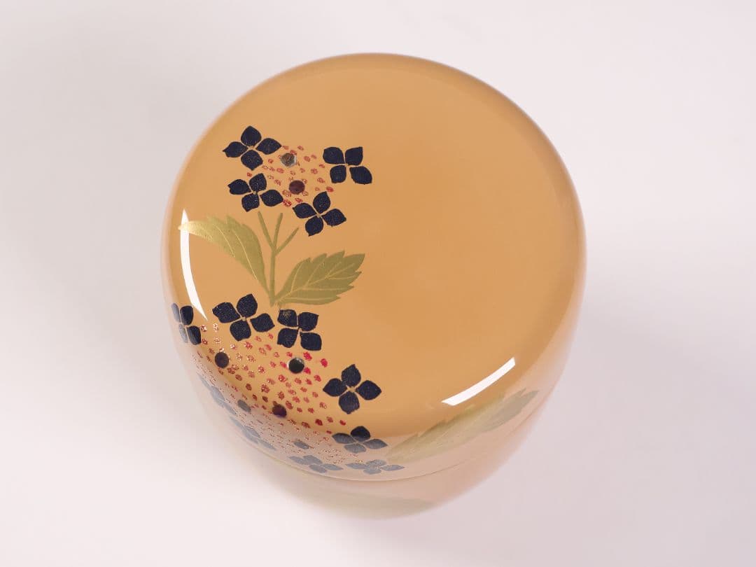 茶道具 中出松峰 白塗 紫陽花蒔絵 中棗 木製 共箱 漆芸 螺鈿【MA913】