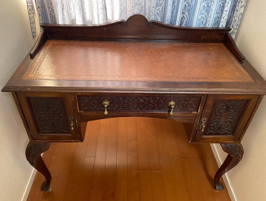 【横浜市引き取り限定です】アンティーク文机 引き出し付き 彫刻入 革デスクトップ