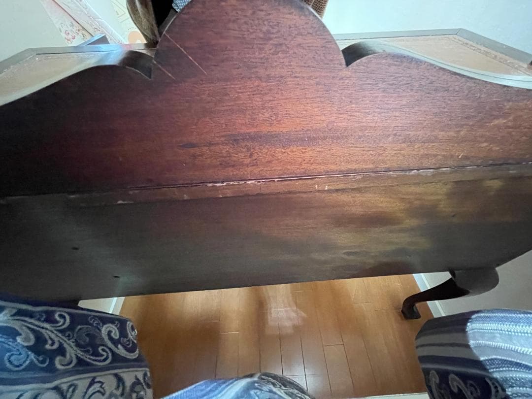 【横浜市引き取り限定です】アンティーク文机 引き出し付き 彫刻入 革デスクトップ