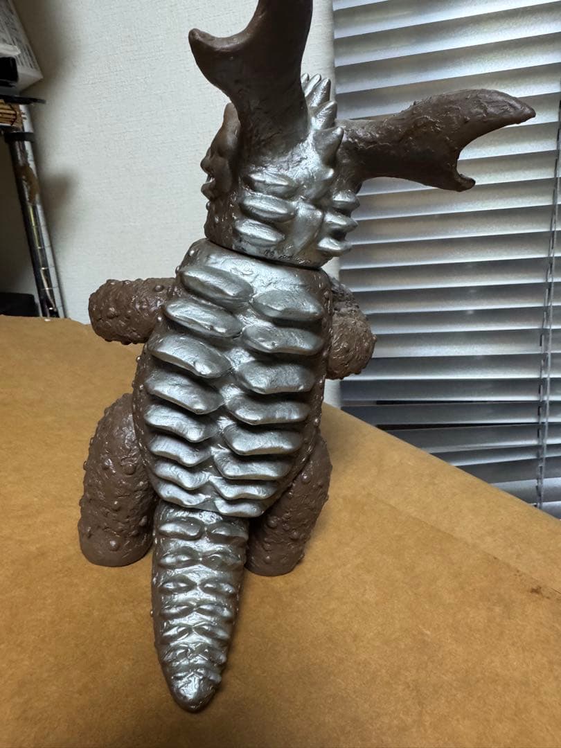 ゴジラ　バラゴンフィギュア 約20cm ブラウン